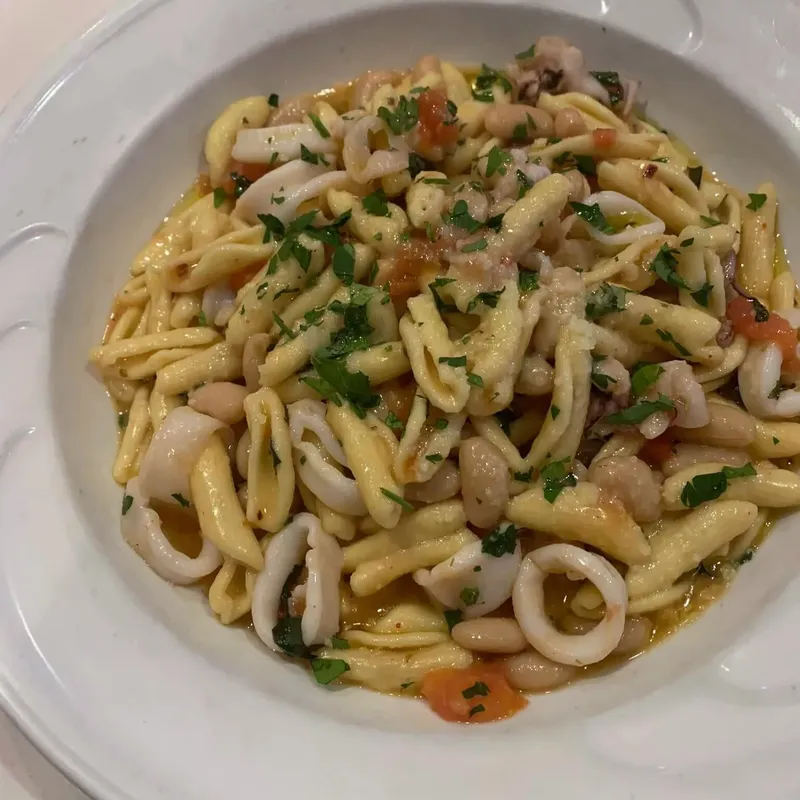 Cavatelli with calamari rings and white beans